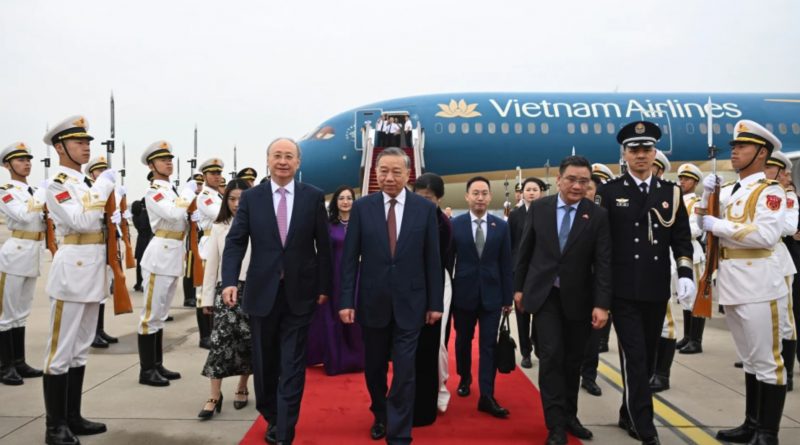 Vietnam’s new leader meets China’s Xi on his first overseas trip