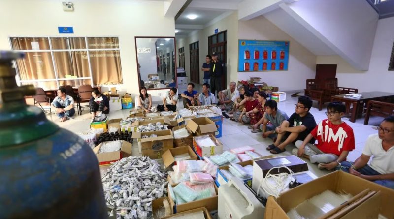 (Tiếng Việt) Bắt giữ cả trăm ngàn ‘nỏ’ và dụng cụ ‘chơi’ ma túy ở Sài Gòn