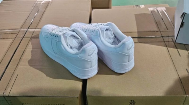 (Tiếng Việt) An ninh Nội địa Mỹ báo tin, Việt Nam thu giữ gần 50.000 đôi giày Nike giả