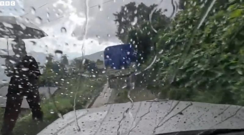 Nepal flood relief vehicles trapped as heavy rain turns roads to mud Nepal flood relief vehicles trapped as heavy rain turns roads to mud