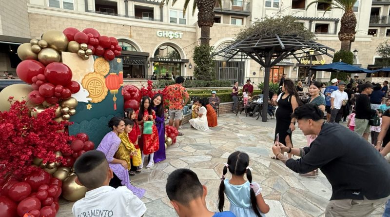 (Tiếng Việt) Nhiều gia đình cùng đón Trung Thu tại Bella Terra (Tiếng Việt) Nhiều gia đình cùng đón Trung Thu tại Bella Terra
