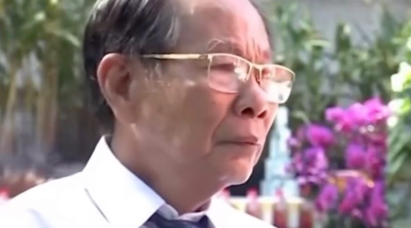 (Tiếng Việt) CTV tuyên truyền lính CSVN bị ghim đinh 5 tấc vào đầu ngón tay (Tiếng Việt) CTV tuyên truyền lính CSVN bị ghim đinh 5 tấc vào đầu ngón tay